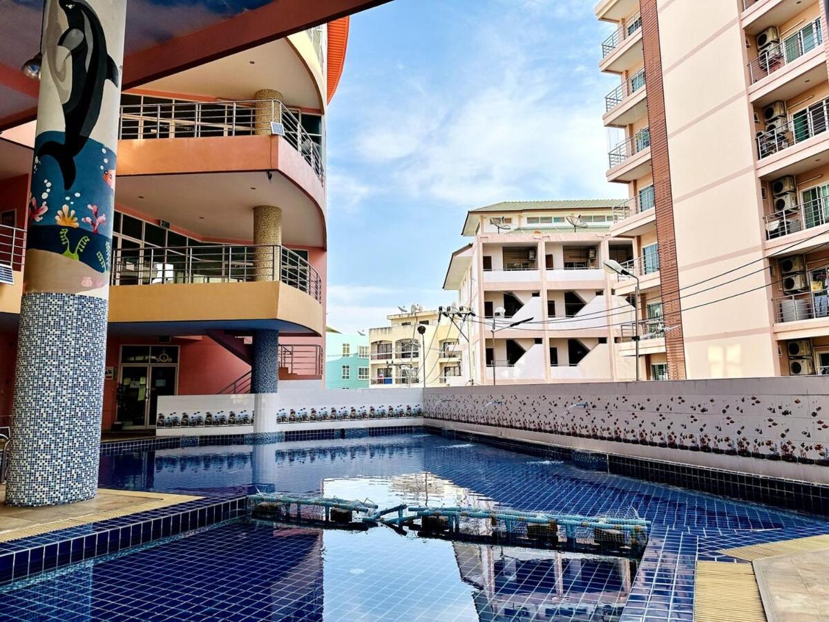Ban Rong Khoei Wisdom Burg Bangsaen, Pool, Gym 아파트 호텔 외부 사진
