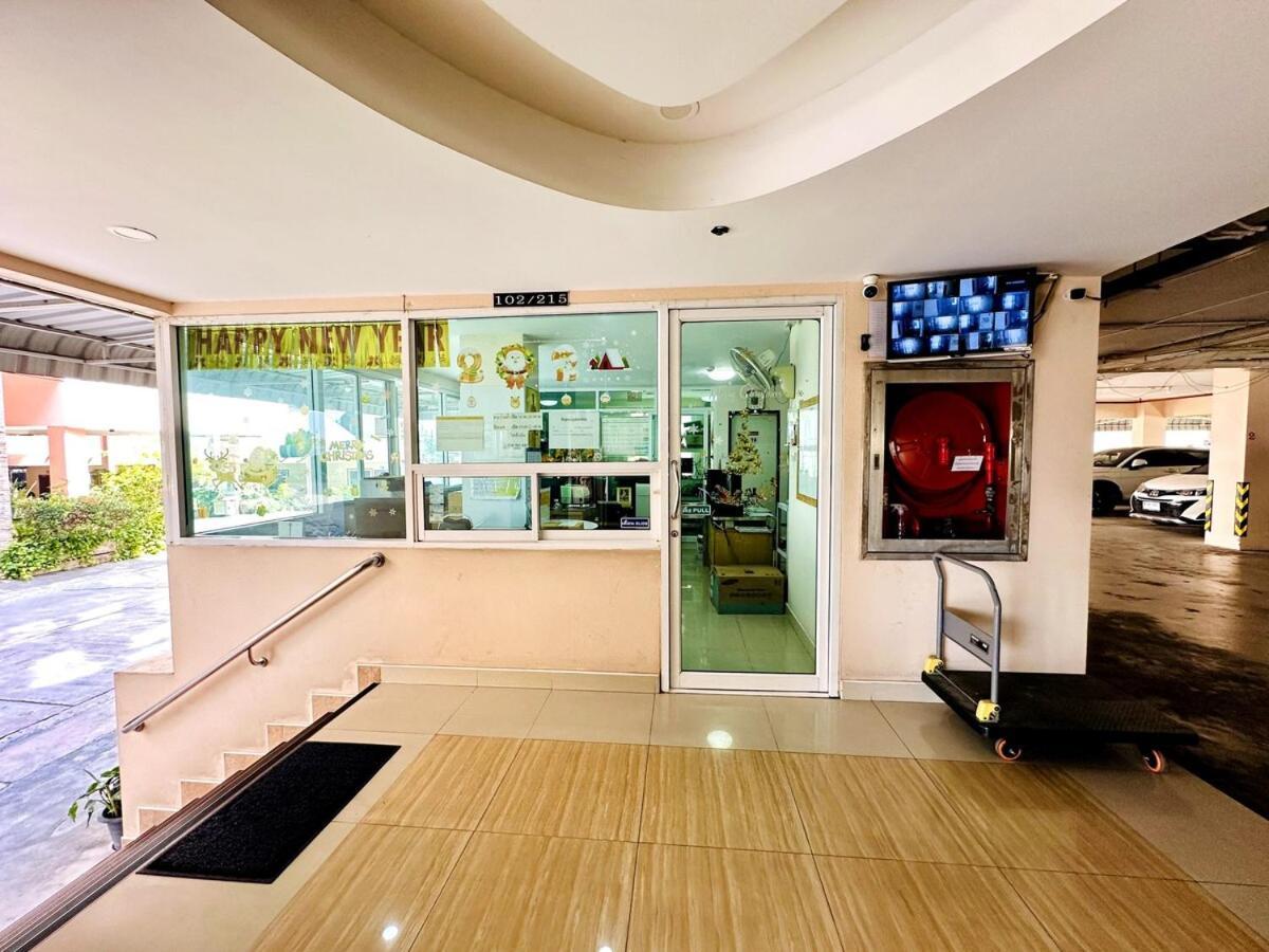Ban Rong Khoei Wisdom Burg Bangsaen, Pool, Gym 아파트 호텔 외부 사진